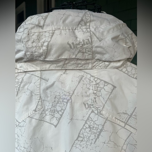 Fabulous 686 men’s snowboard/ski jacket and pants. Size small. Selling together - Picture 6 of 15